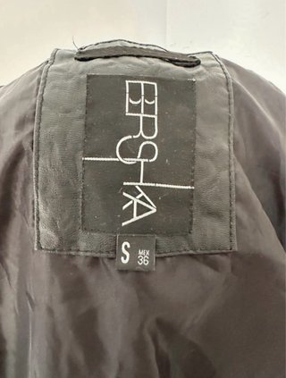 Chaqueta efecto cuero negra