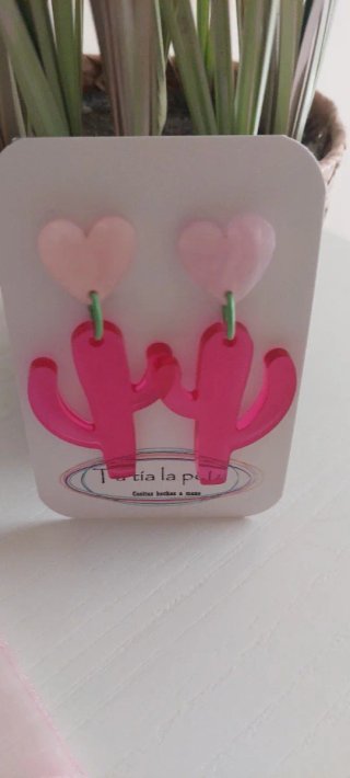 Pendientes cactus y corazón rosa sin estrenar.