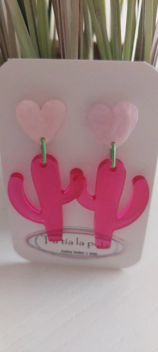 Pendientes cactus y corazón rosa sin estrenar.