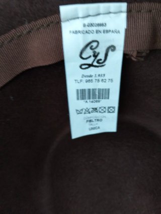 Sombrero de fieltro marrón
