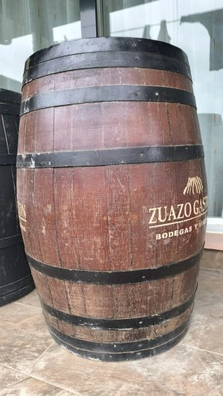 2 Barricas de vino para mesa