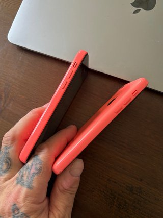 2 iPhones 5c Rosa para piezas o coleccionismo.
