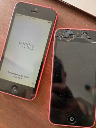 2 iPhones 5c Rosa para piezas o coleccionismo.