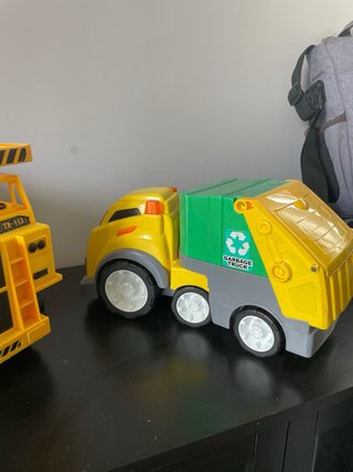 Camiones de juguete (2 unidades)