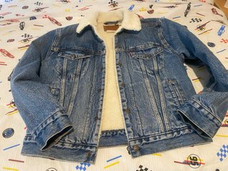 Cazadora Vaquera Levi's con forro sherpa