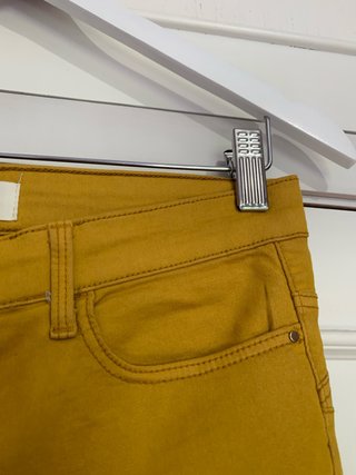 Pantalón amarillo mostaza