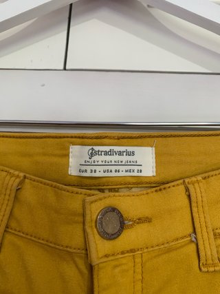 Pantalón amarillo mostaza