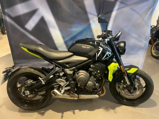 Triumph Trident 660 Negra y Amarilla