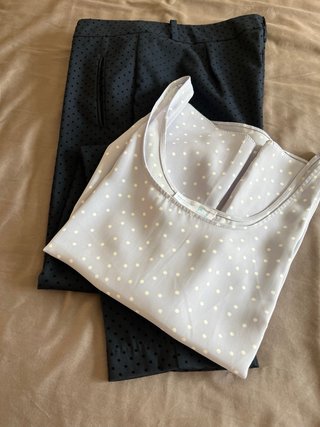 Conjunto pantalón y blusa lunares