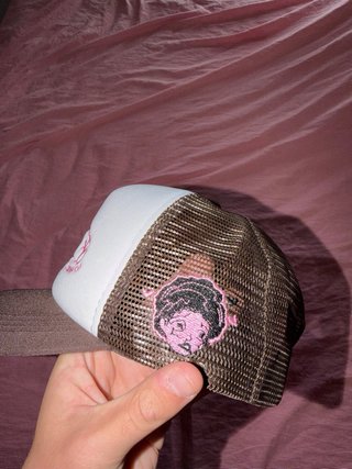 Cappellino trucker con stampa cervello