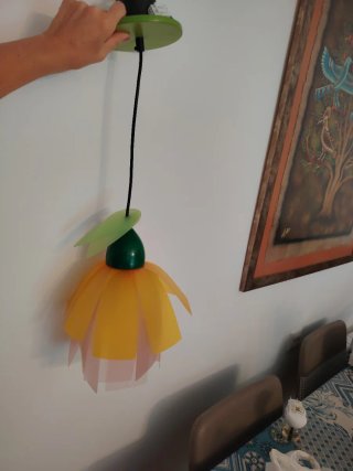 Lámpara infantil flor como nueva