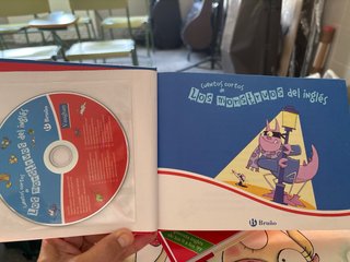 Cuentos cortos de los monstruos del inglés