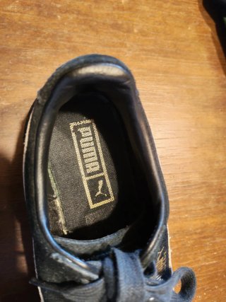 Scarpe Puma Suede Nere e Bianche con logo oro