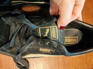 Scarpe Puma Suede Nere e Bianche con logo oro