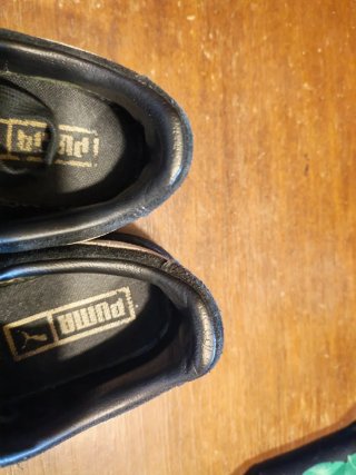 Scarpe Puma Suede Nere e Bianche con logo oro