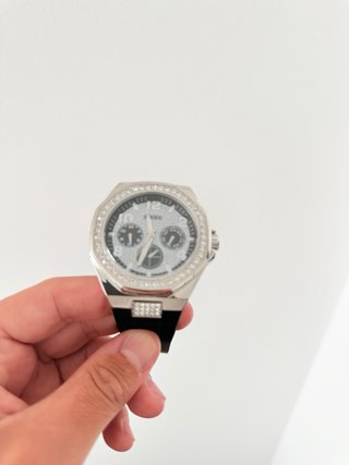 Reloj Guess Plateado y Negro con Cristales