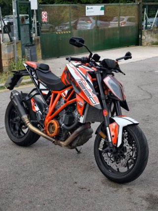 KTM 1290 Super Duke R Naranja