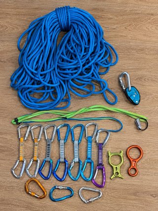 Equipo de escalada: Cuerda, mosquetones y más