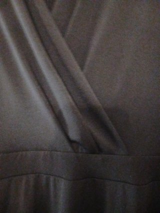 Vestido negro cruzado sin mangas