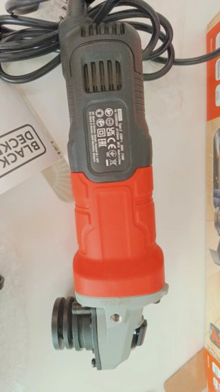 Amoladora Black+Decker 710W 115mm BEG010