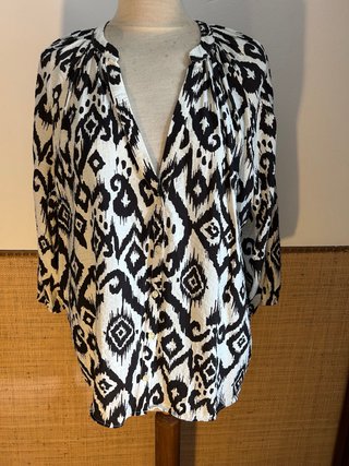 Blusa estampada blanco y negro