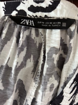 Blusa estampada blanco y negro