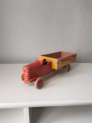 Camión de juguete antiguo de madera