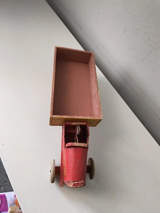 Camión de juguete antiguo de madera
