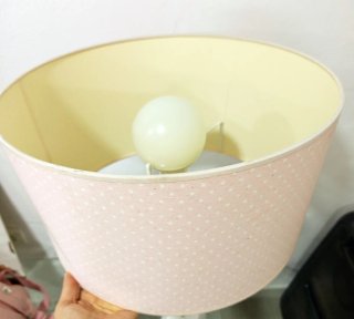 Lámpara infantil rosa bebé lunares como nueva