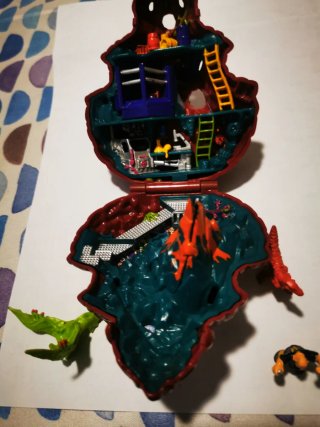 Mighty Max Blows Up Dino-Lab 1992