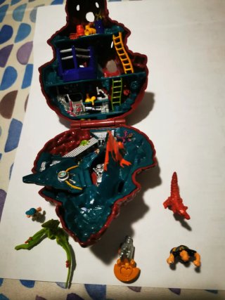 Mighty Max Blows Up Dino-Lab 1992