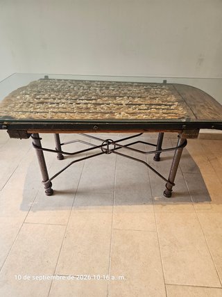 Mesa de centro trillo antiguo forja y cristal