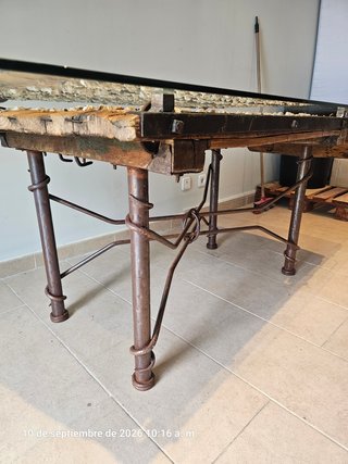 Mesa de centro trillo antiguo forja y cristal