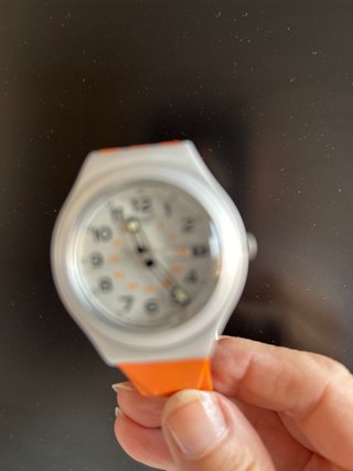 Reloj Swatch Irony Naranja y plateado. Sin pila.