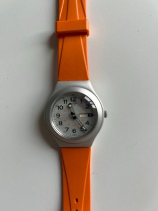 Reloj Swatch Irony Naranja y plateado. Sin pila.