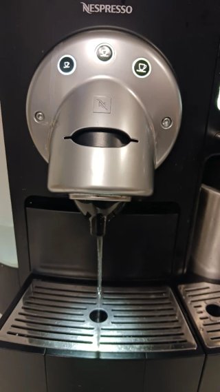 Cafetera Nespresso Gemini CS220 Pro