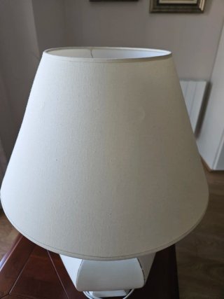 Lámpara de sobremesa blanca – 67 x 45 cm