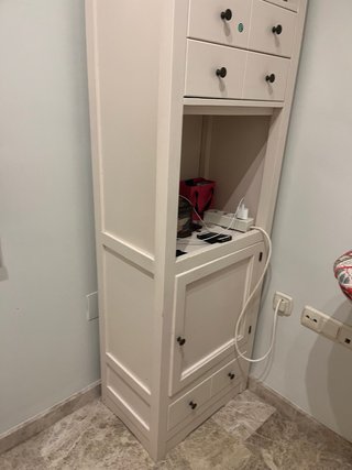 Estantería de madera maciza beige