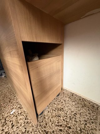 Mueble de habitación con escritorio y zapatero