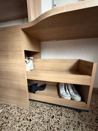 Mueble de habitación con escritorio y zapatero