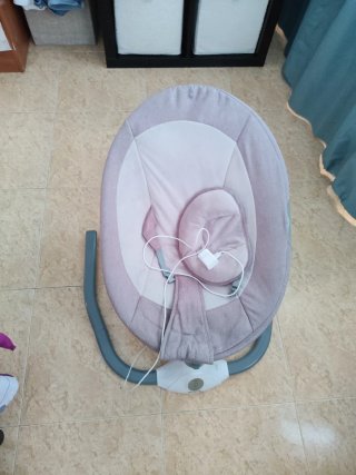 Mecedora bebé como nueva con música
