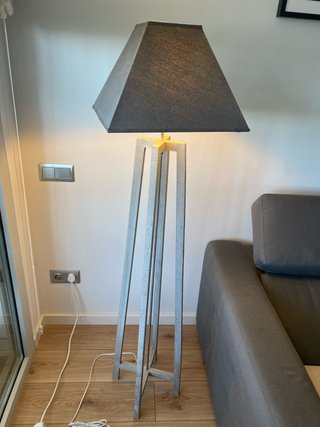 Lámpara de pie Maisons du Monde gris