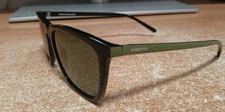 Gafas de sol Arnette negras y verdes