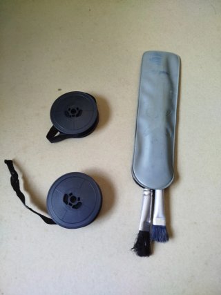 Máquina de escribir Hispano Olivetti Pluma 22