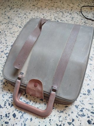 Máquina de escribir Hispano Olivetti Pluma 22
