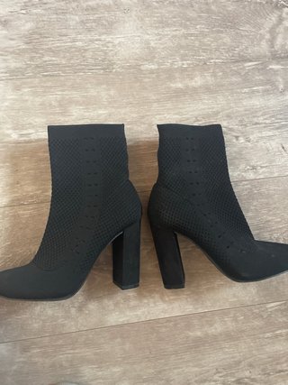 Botines negros licra tacón