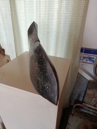 Escultura moderna en piedra