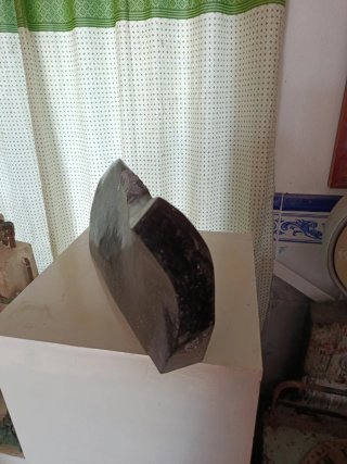 Escultura moderna en piedra