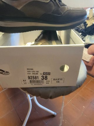 Zapatos Virucci marrones y dorados