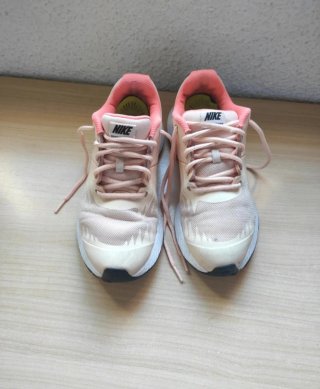 Zapatillas Nike salmón y blanco
